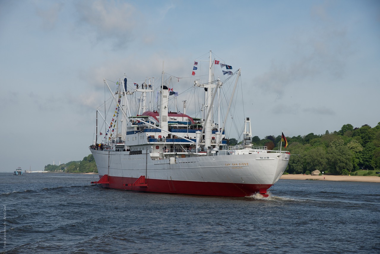 hamburg frachtschiff germany free photo