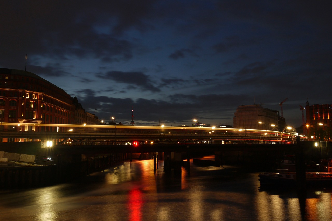 hamburg night water free photo