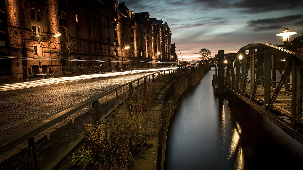 hamburg  harbour city  city free photo