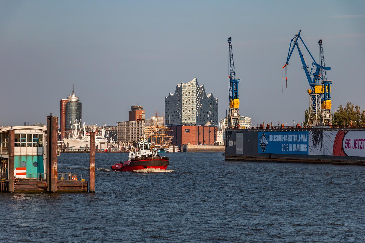 hamburg  skyline  elbe philharmonic hall free photo