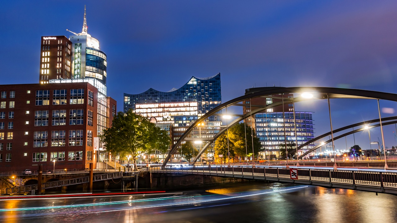 hamburg  elbe  evening free photo