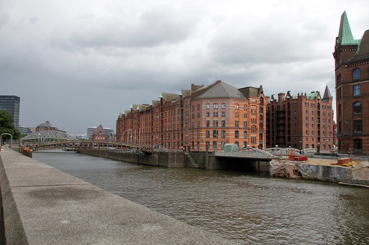 hamburg  speicherstadt  waters free photo