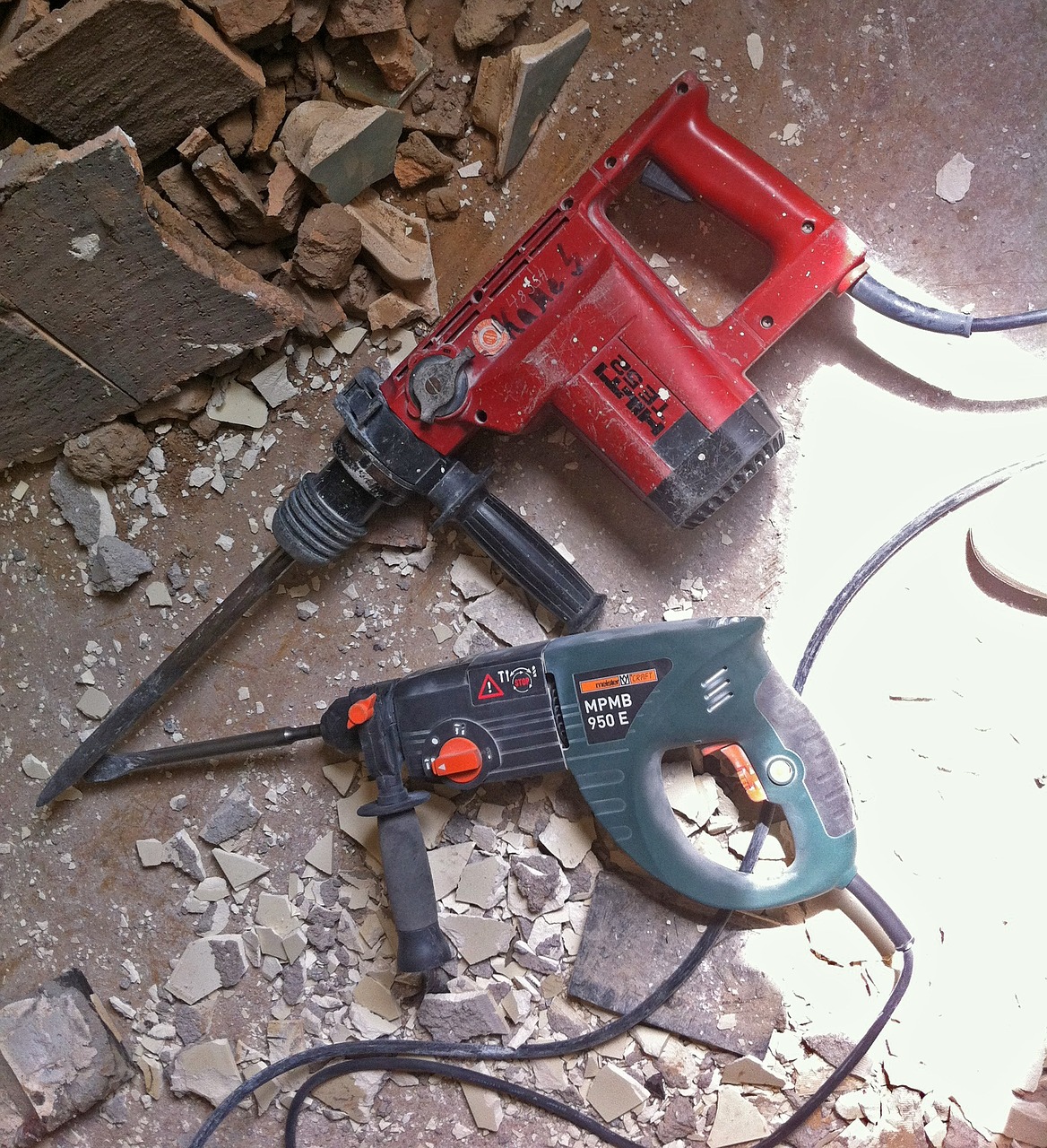 hammer drill chisel debris free photo