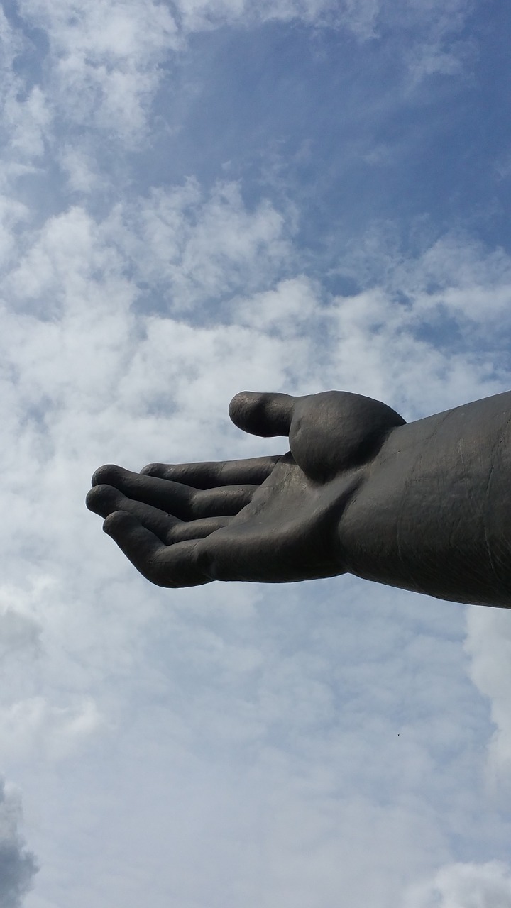 hand monument welcome free photo