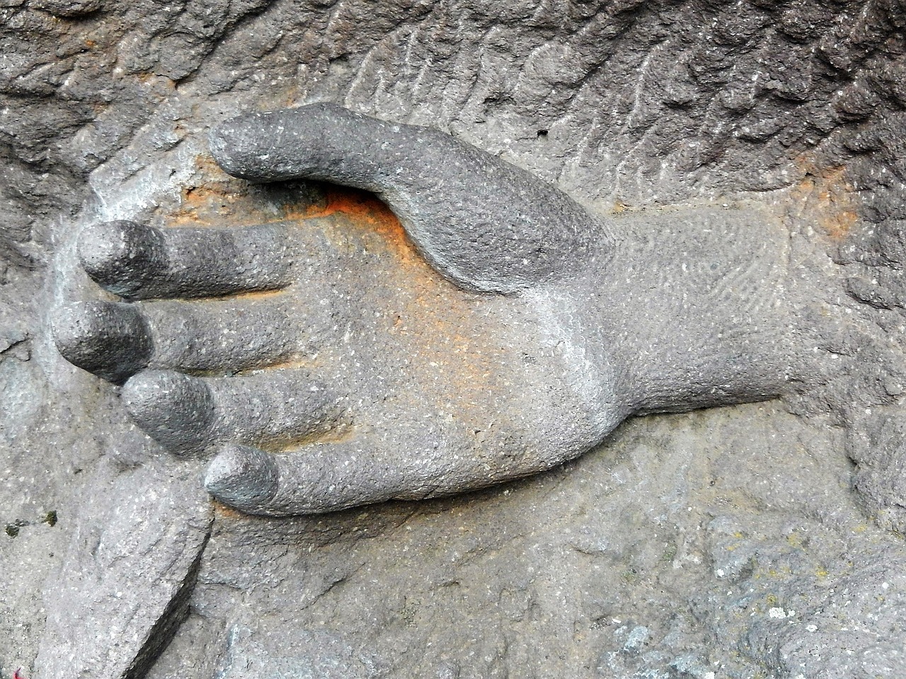 hand sculpture pierre free photo