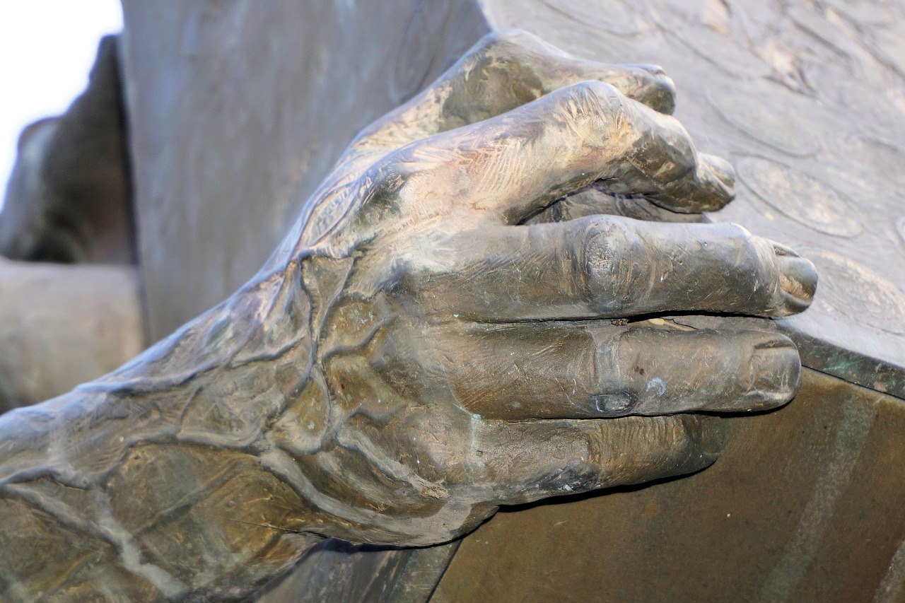 hand sculpture art free photo