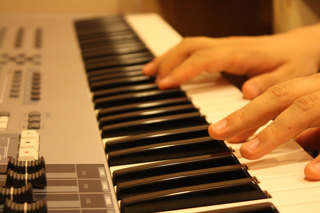 hand piano music free photo