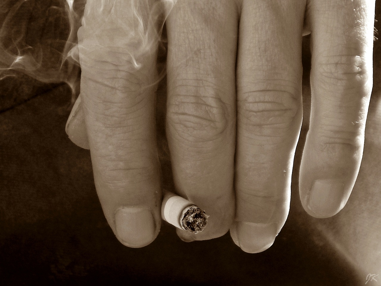 hand smoke cigarette free photo