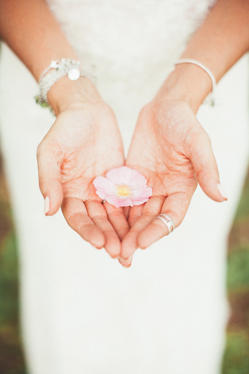 hand woman wedding free photo