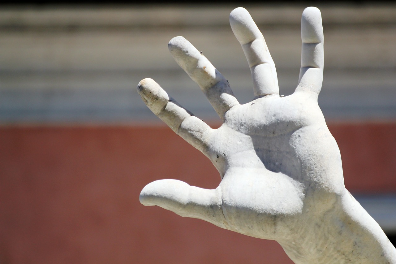 hand statue rome free photo