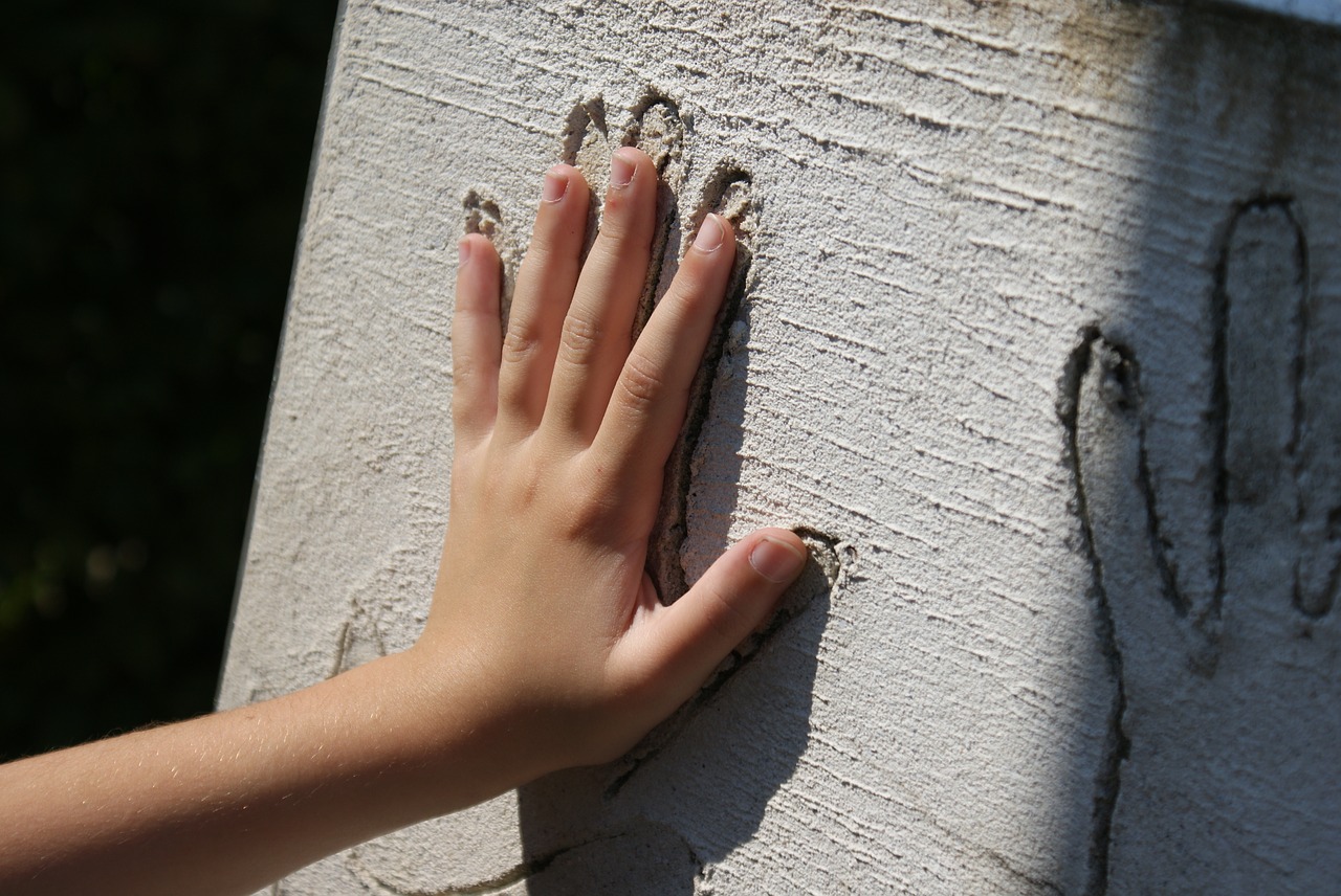 hand  child  sculpture free photo