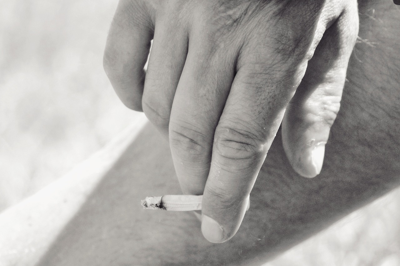 hand  man  cigarette free photo