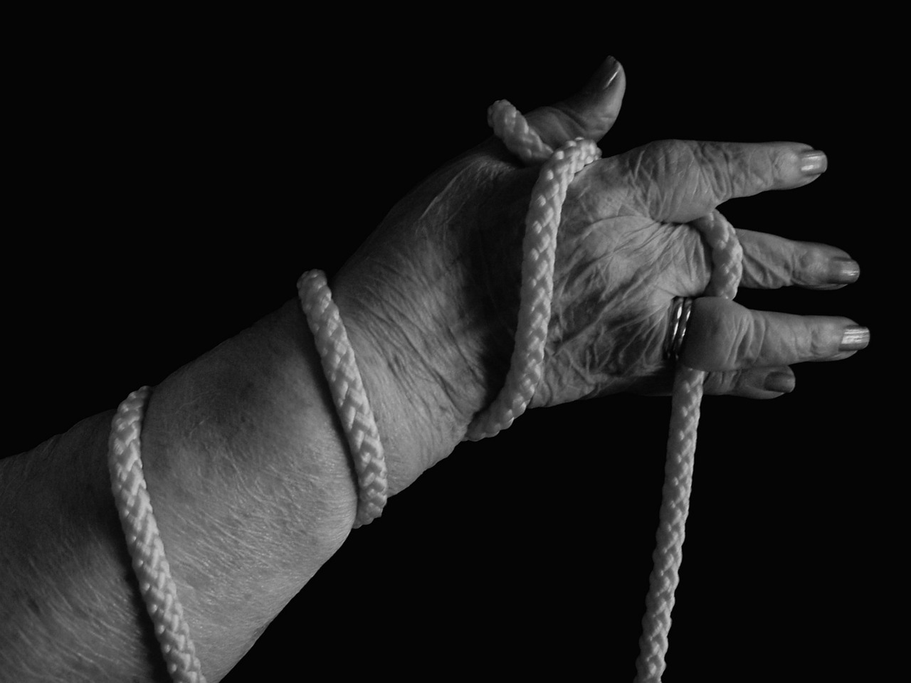 hand rope caught free photo