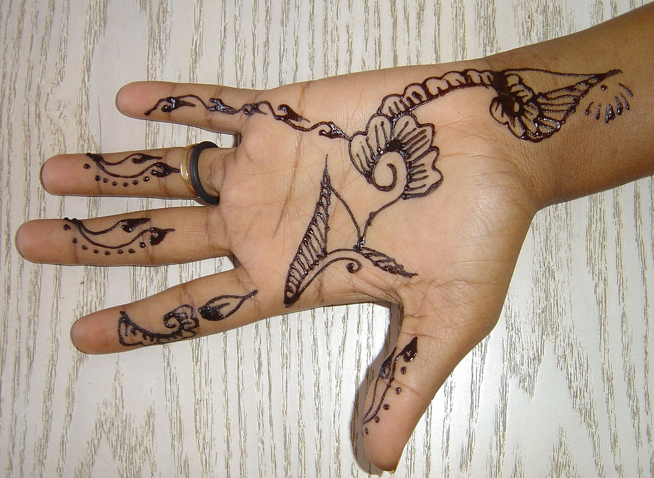 hand wife tattoo henna free photo