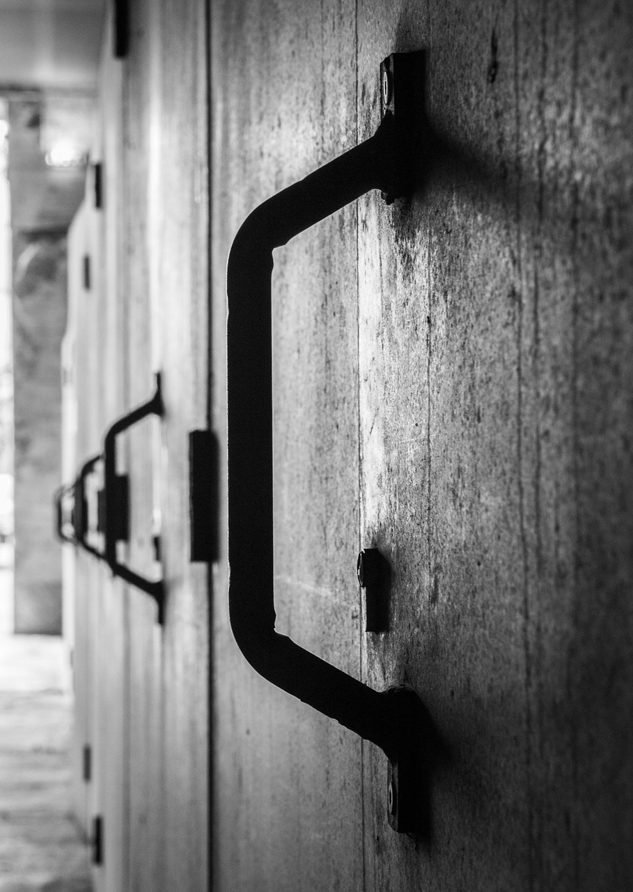 handle door metal free photo