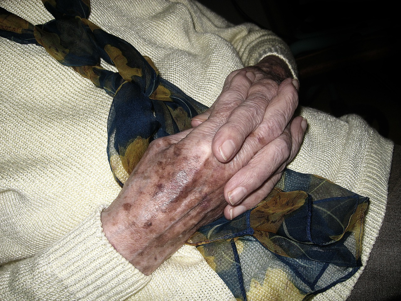 hands woman old age free photo