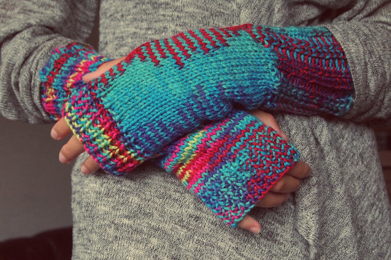 hands gloves knitting free photo