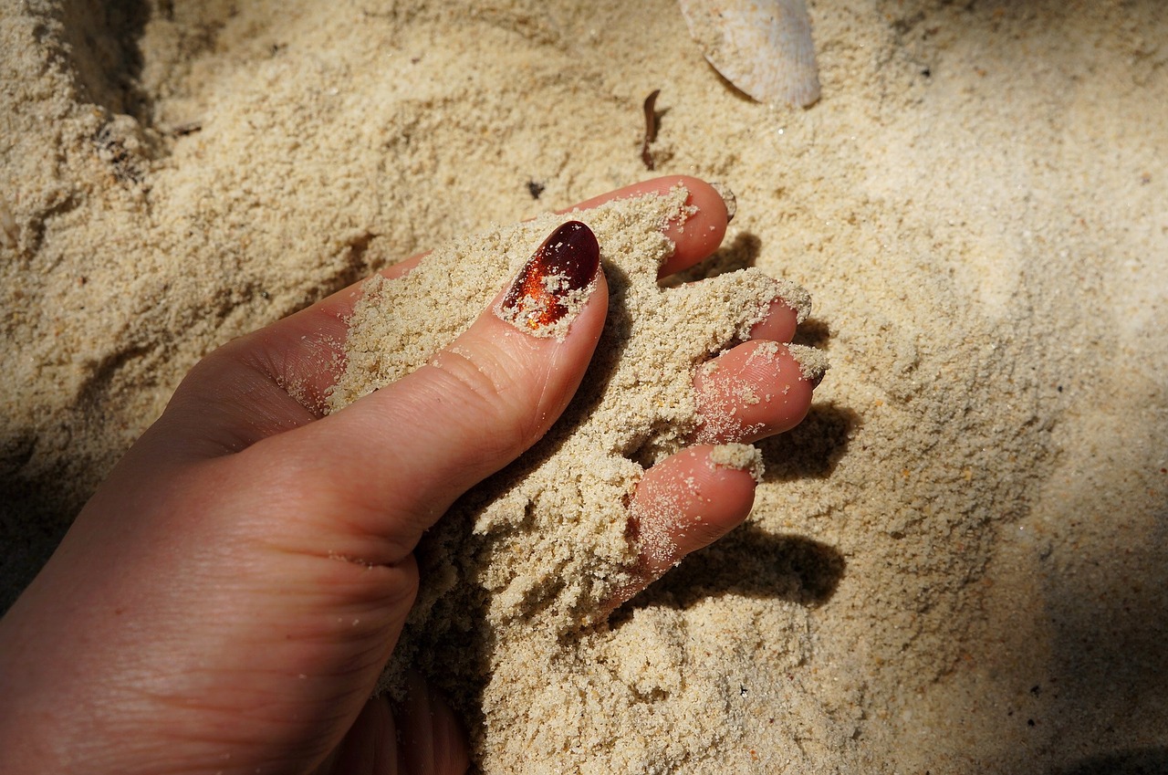 hands manicure sand free photo