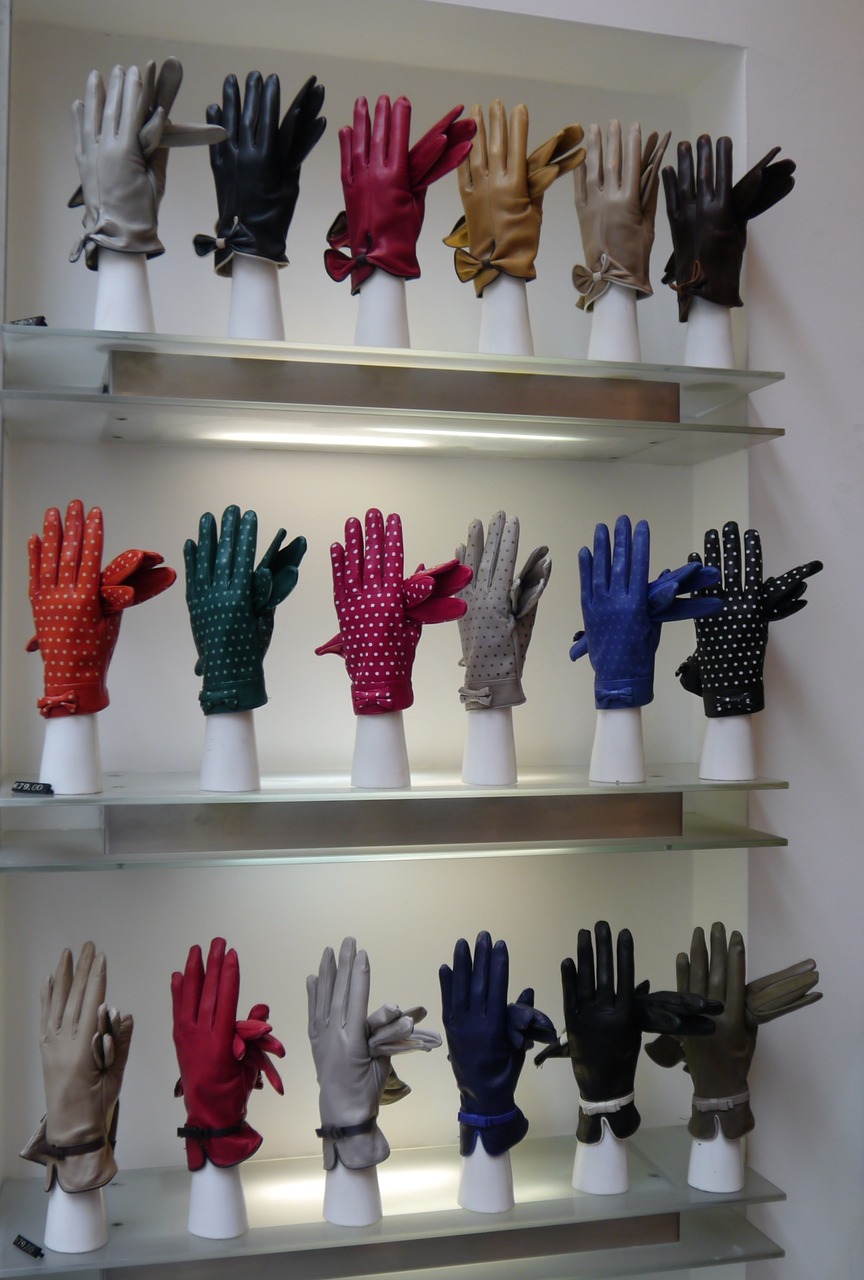 hands gloves shop free photo