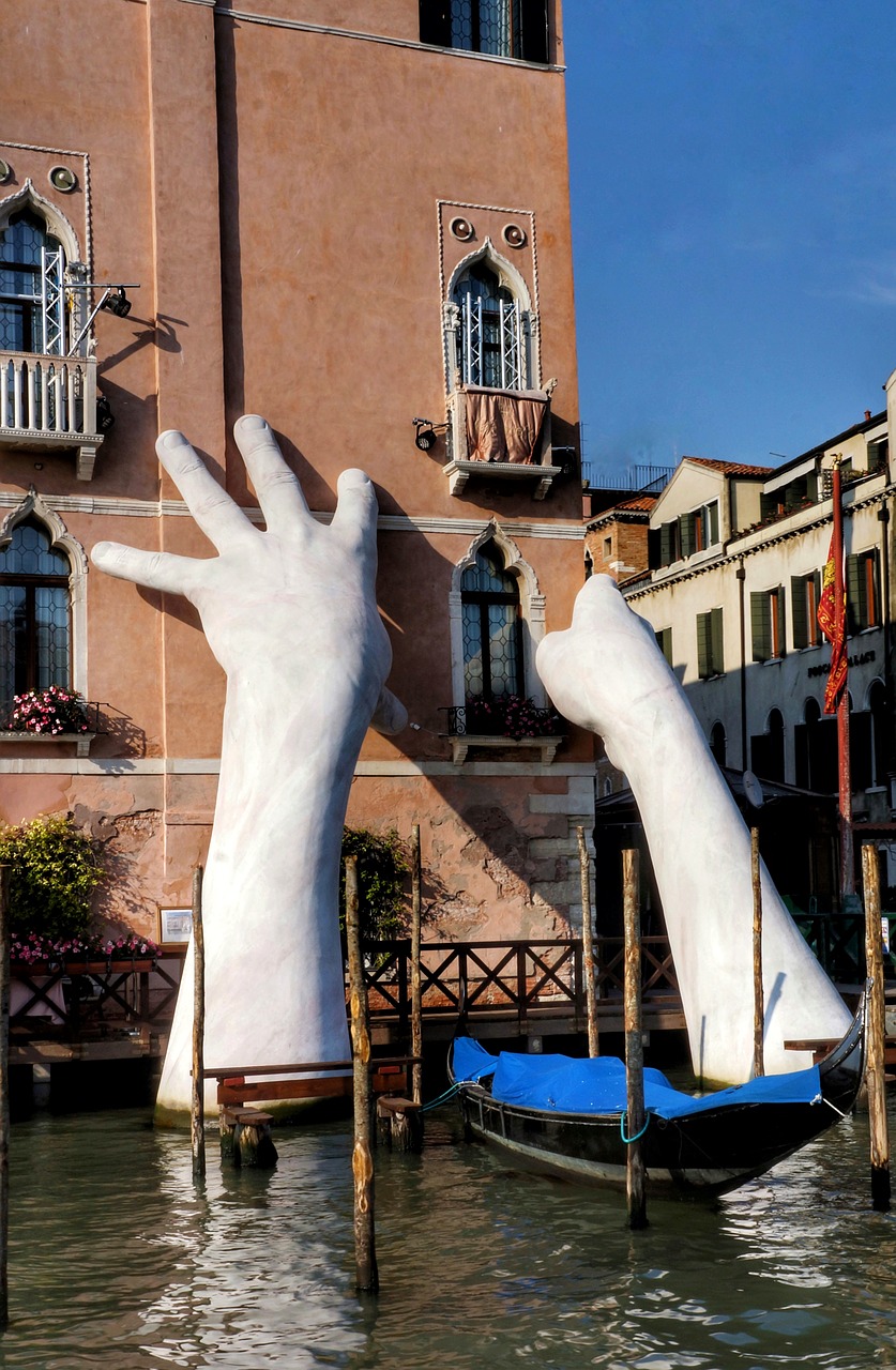 hands venice canal free photo