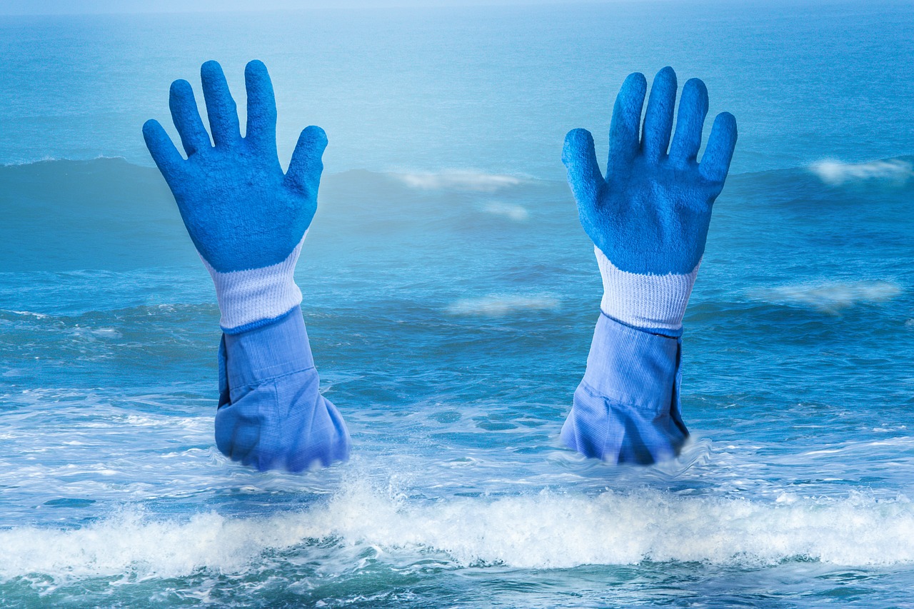 hands drowning sea free photo