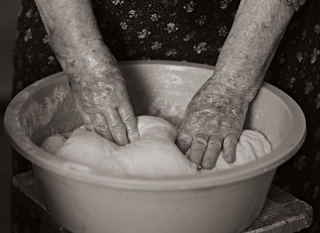 hands grandma coca free photo