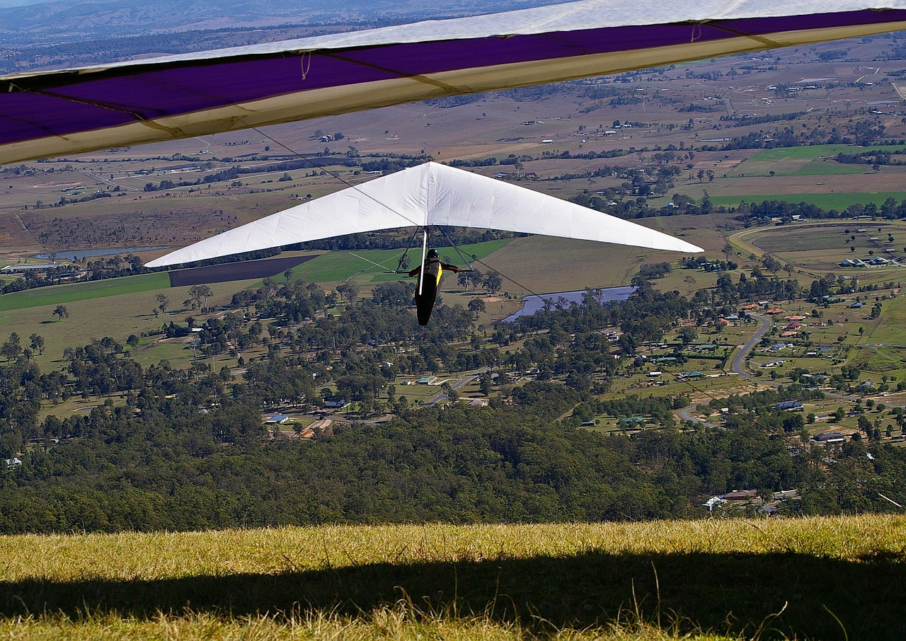 hang-gliders gliders flying free photo