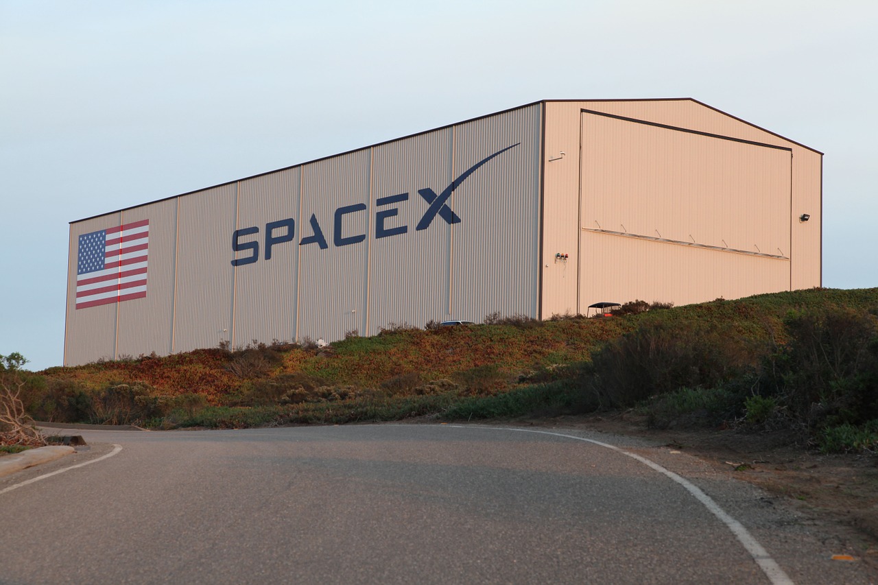 hangar spacex usa free photo