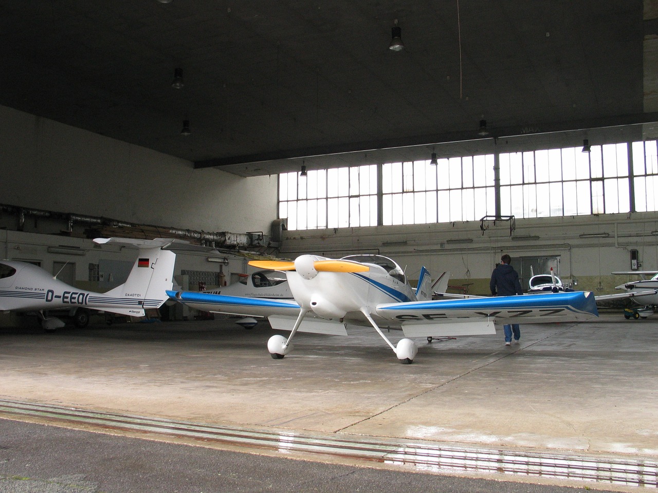 hangar aircraft m17 free photo