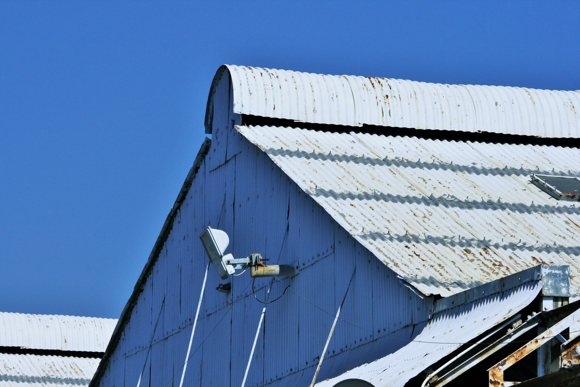 roof peak corrugated iron free photo