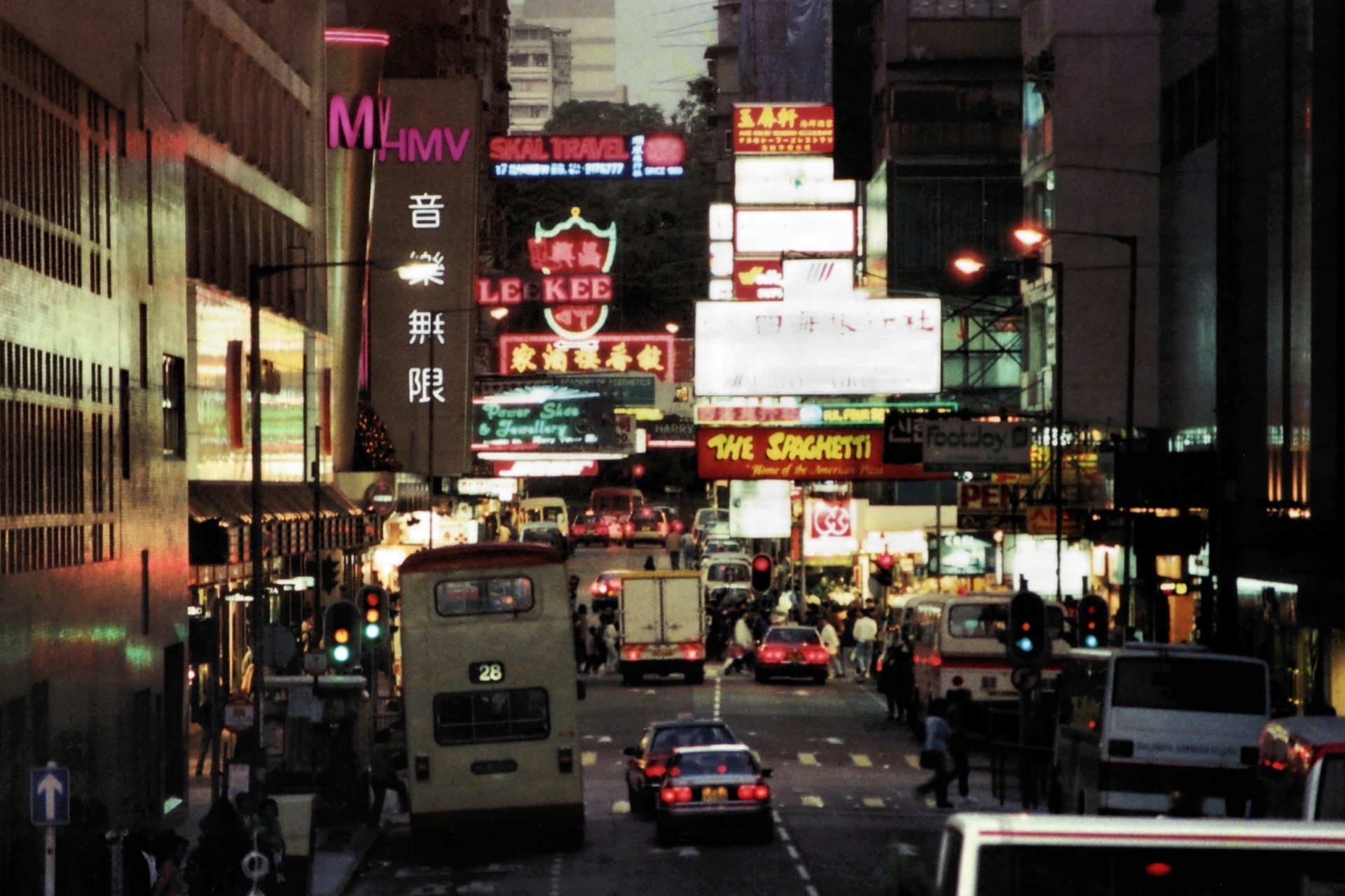 hankow road busy street evening free photo