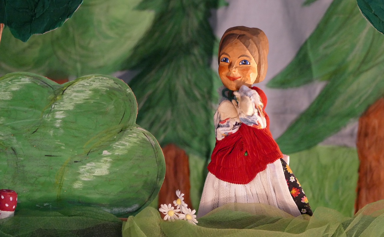 hansel and gretel doll puppet theatre free photo