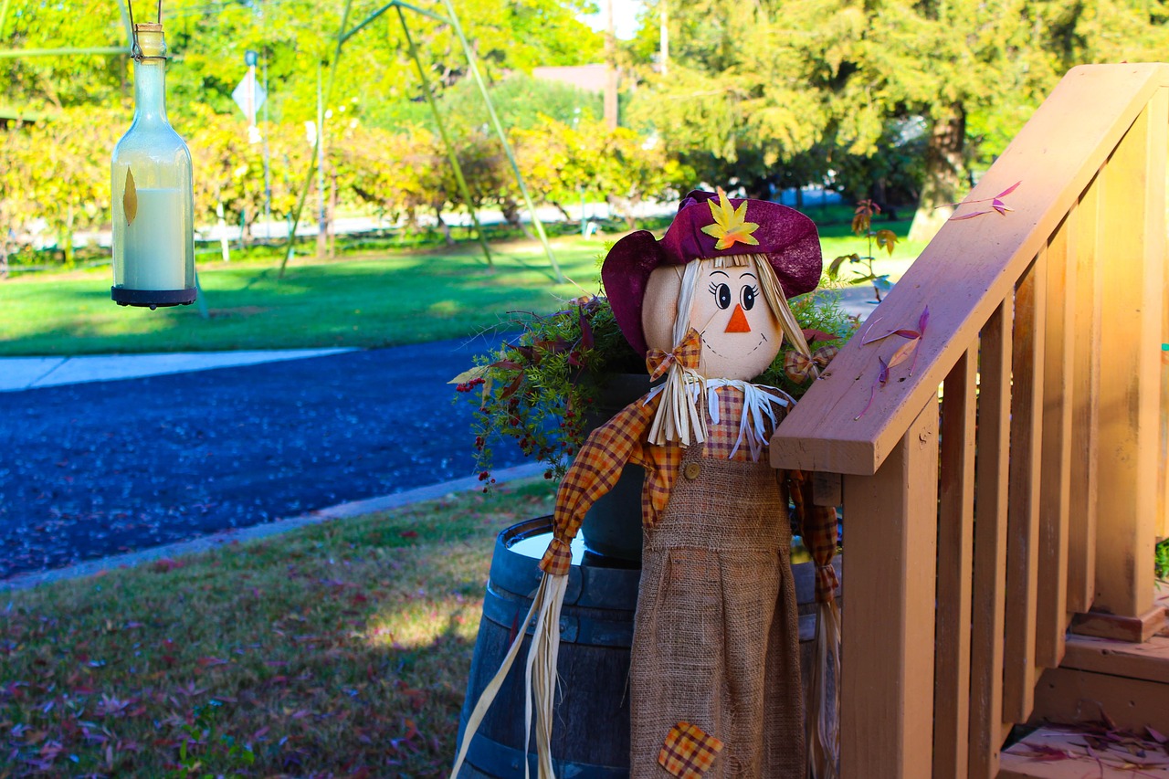 happy scarecrow yard free photo