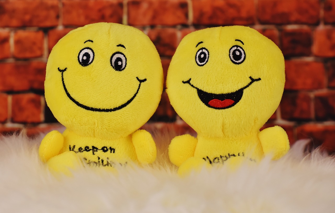 happy smilies plush toys free photo