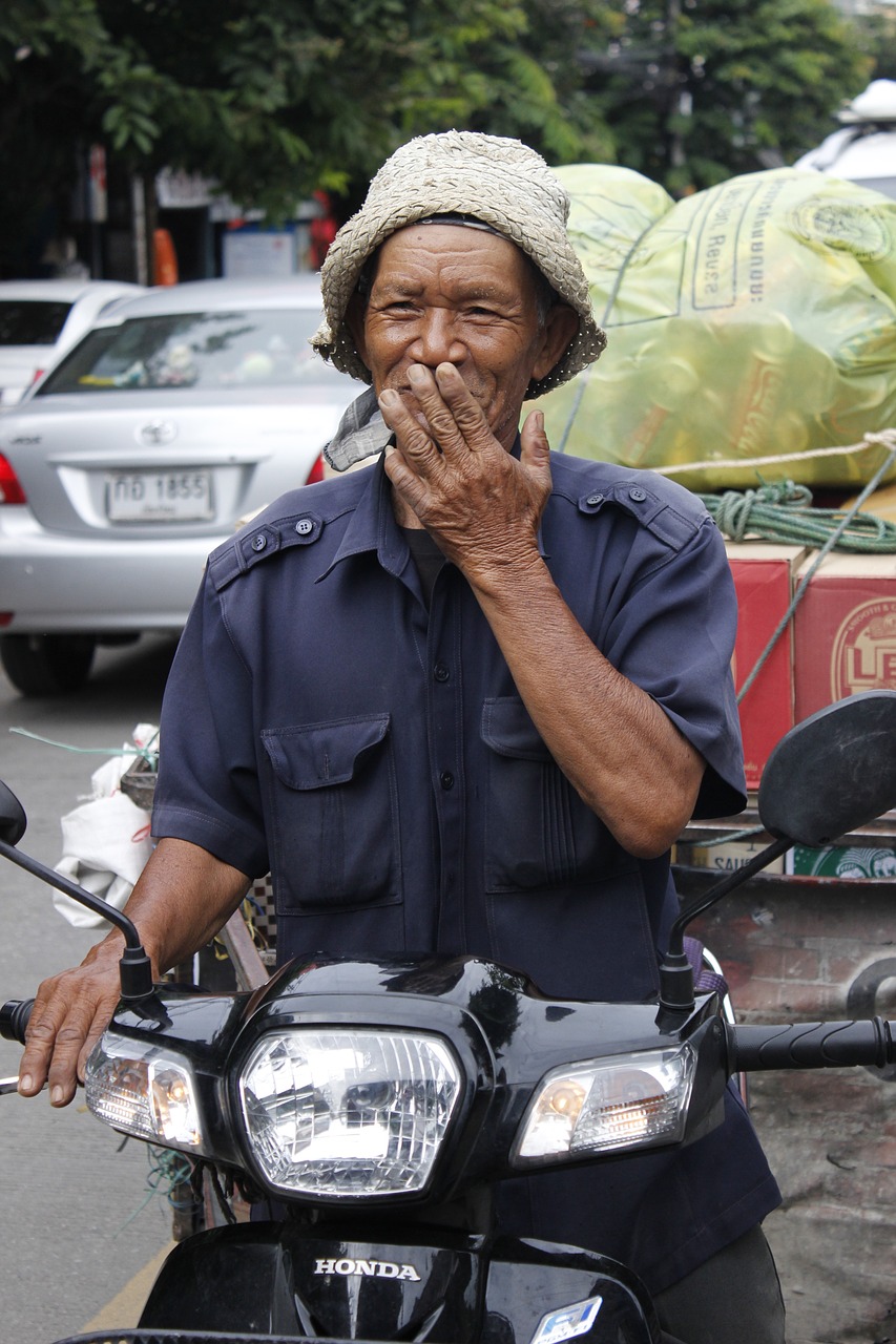 smile moto thai free photo