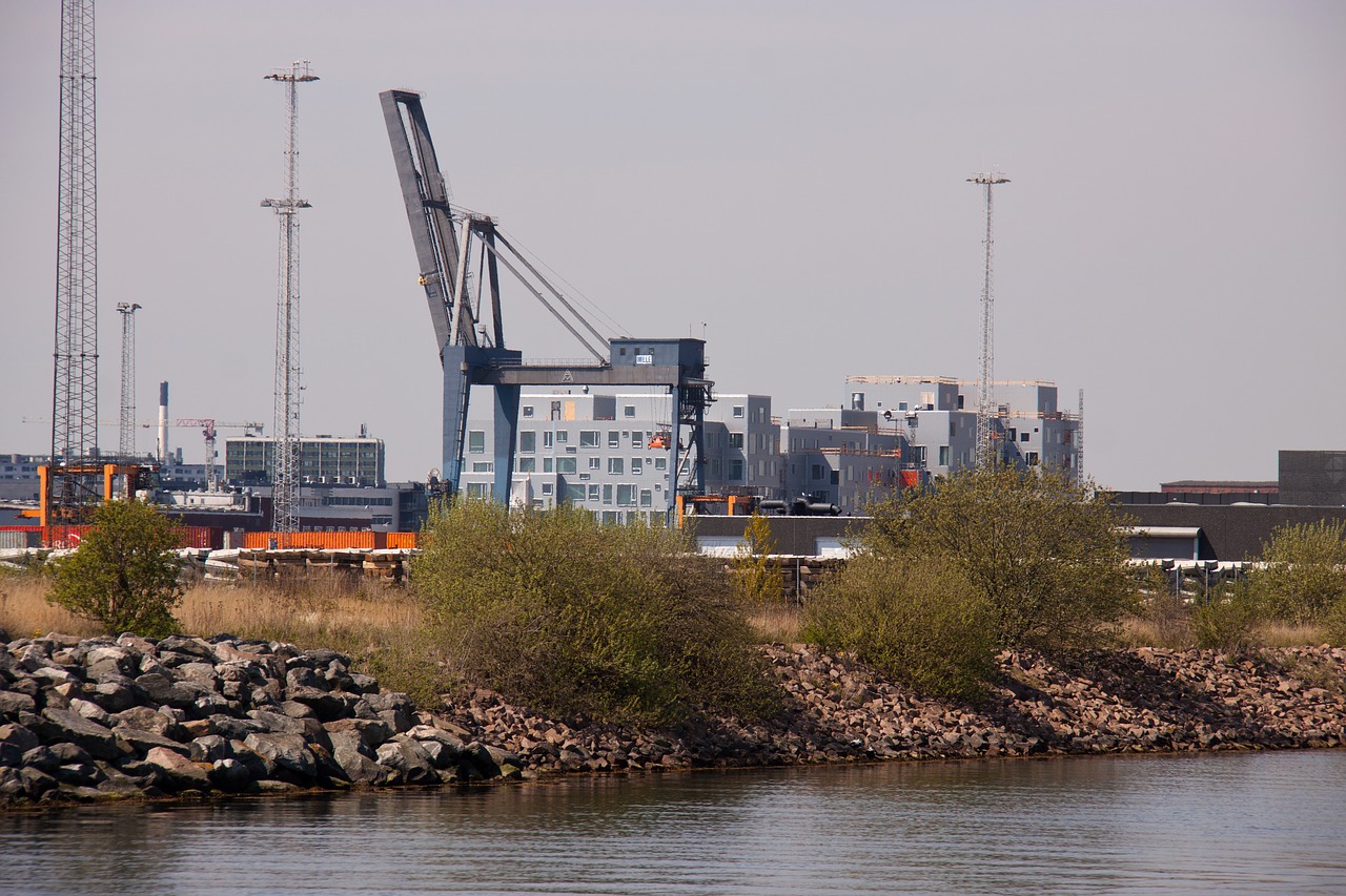 harbour crane appartments free photo
