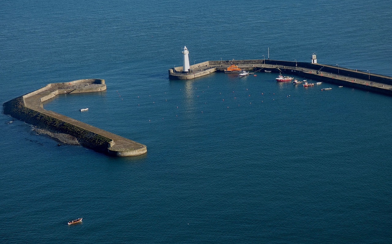 harbour lighthouse sea free photo