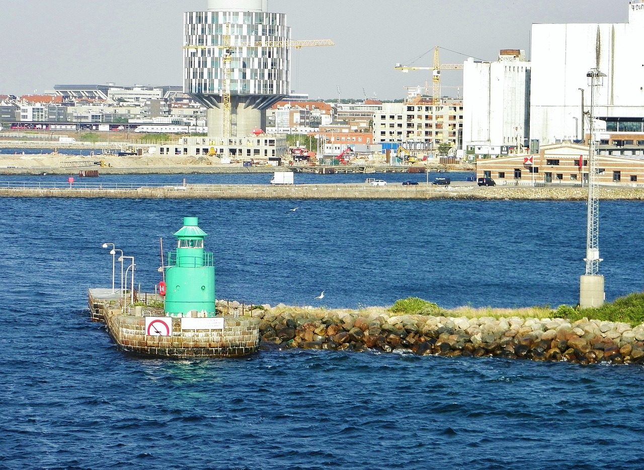 harbour entrance beacon insdustriehafen free photo