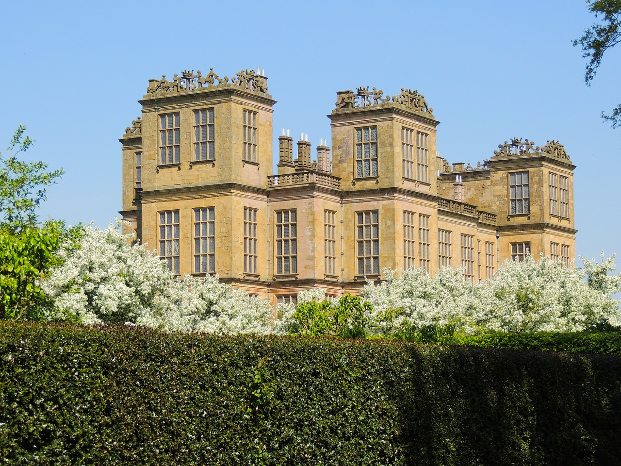 hardwick hall  stately home  country home free photo