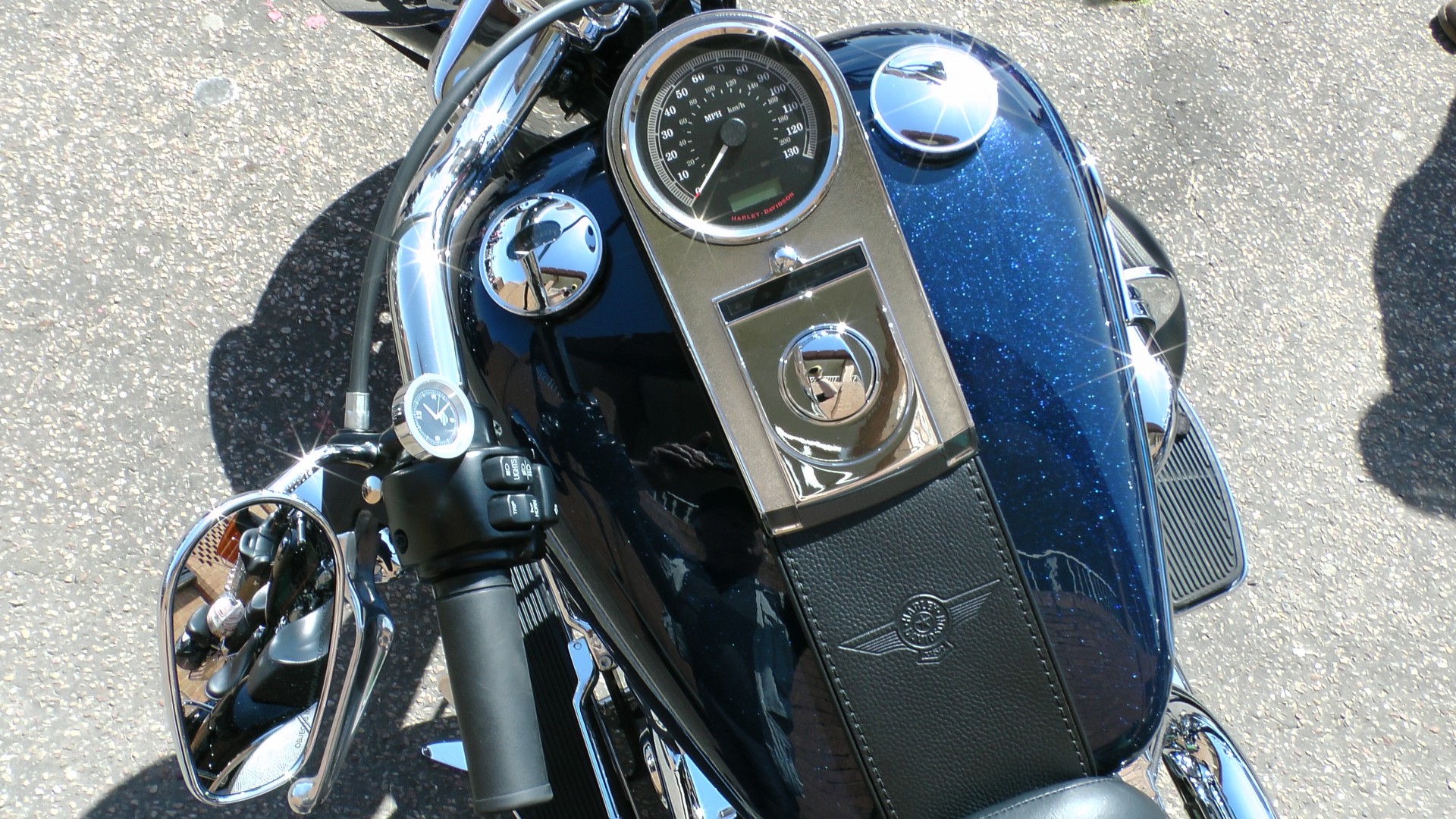 harley-davidson motorcycle harley-davidson front wheel harley-davidson gas tank free photo
