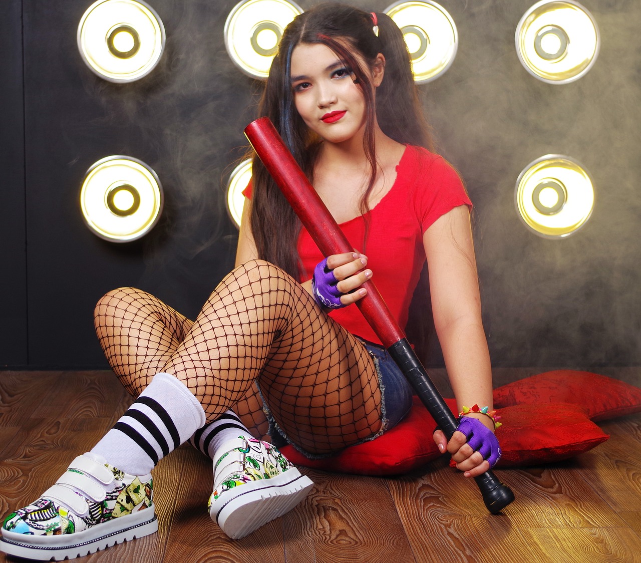 harley quinn the girl is beautiful the girl with the bat free photo