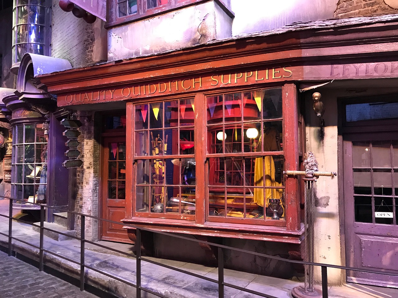 harry potter diagon alley film studios free photo