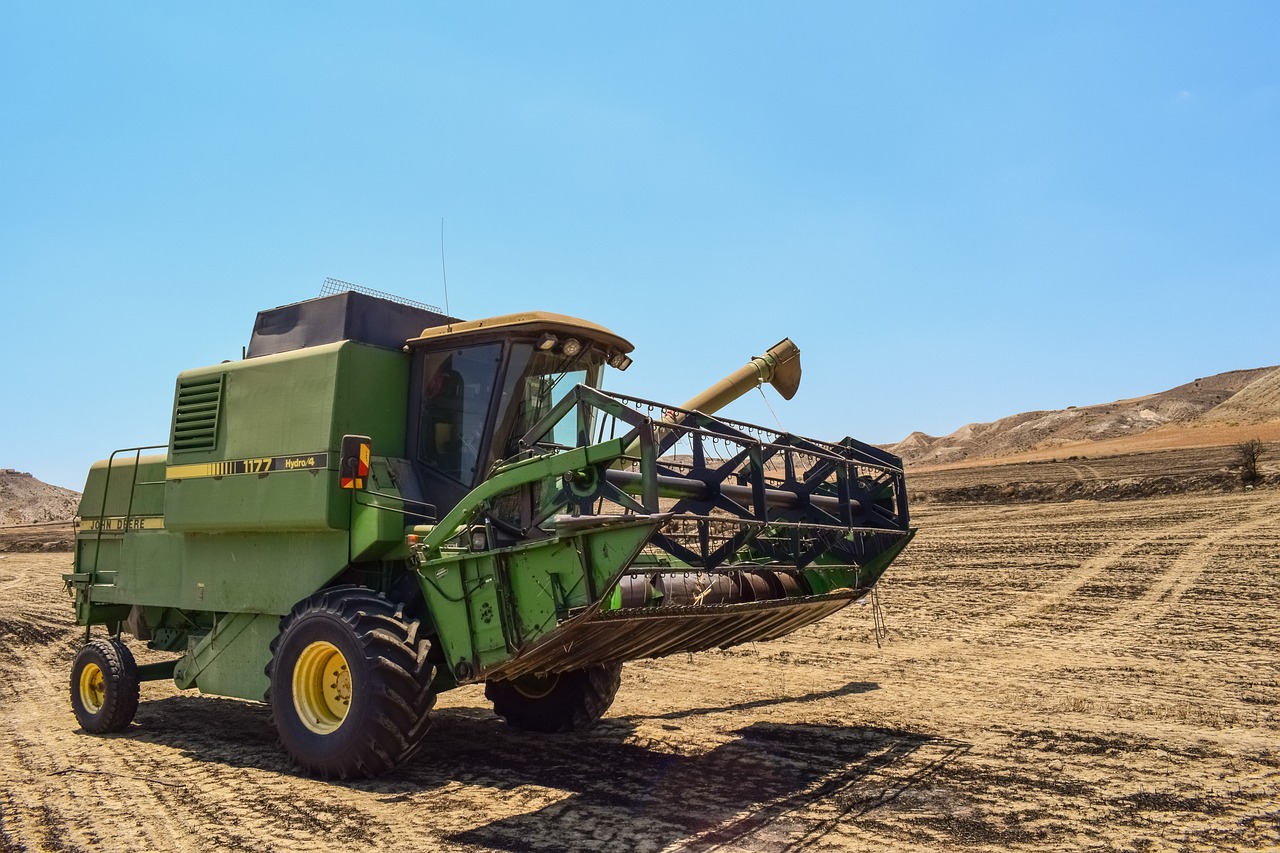 harvester heavy machine fields free photo