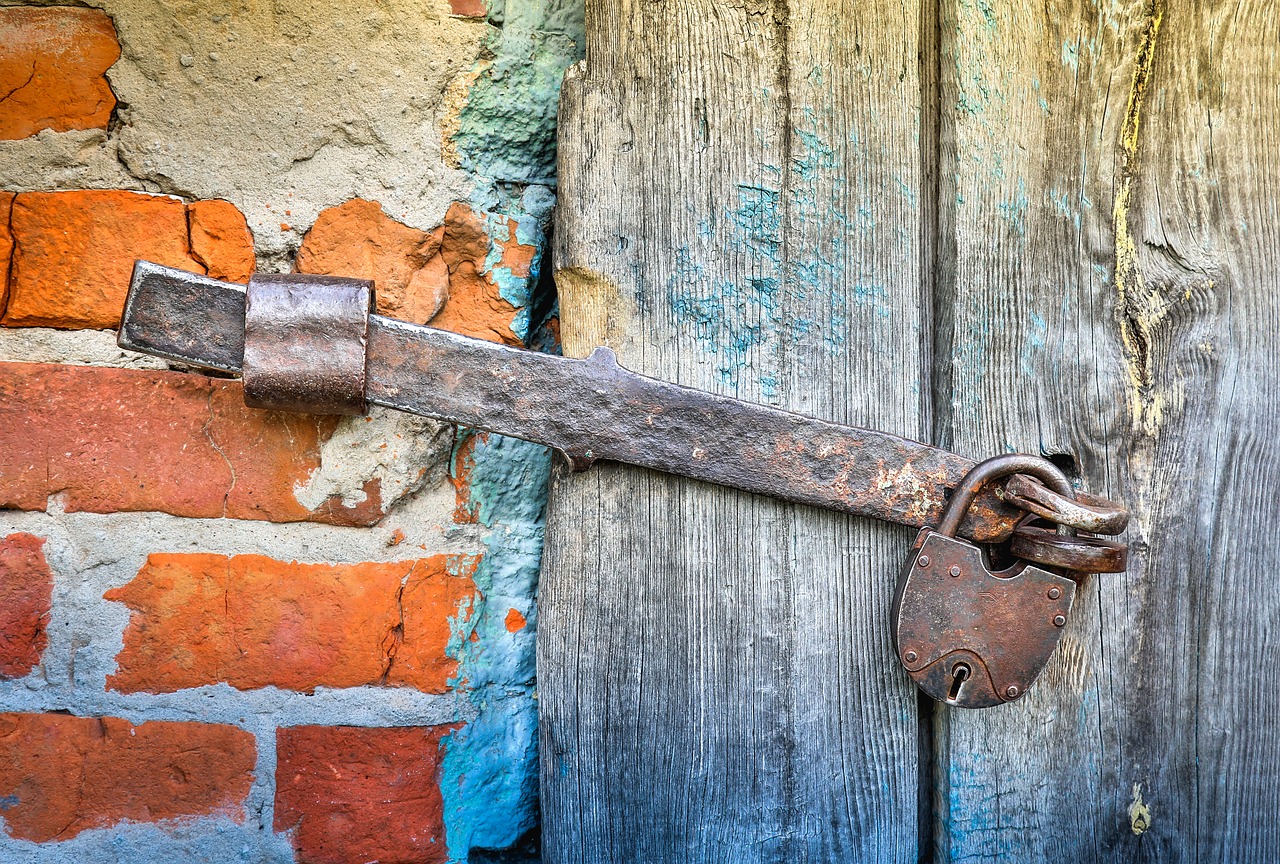 hasp castle closed free photo