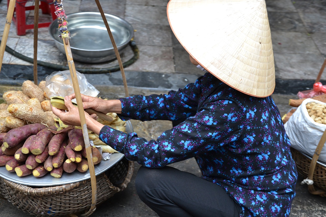 hat woman food free photo