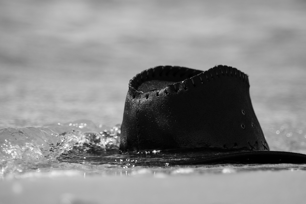 hat  water  beach free photo