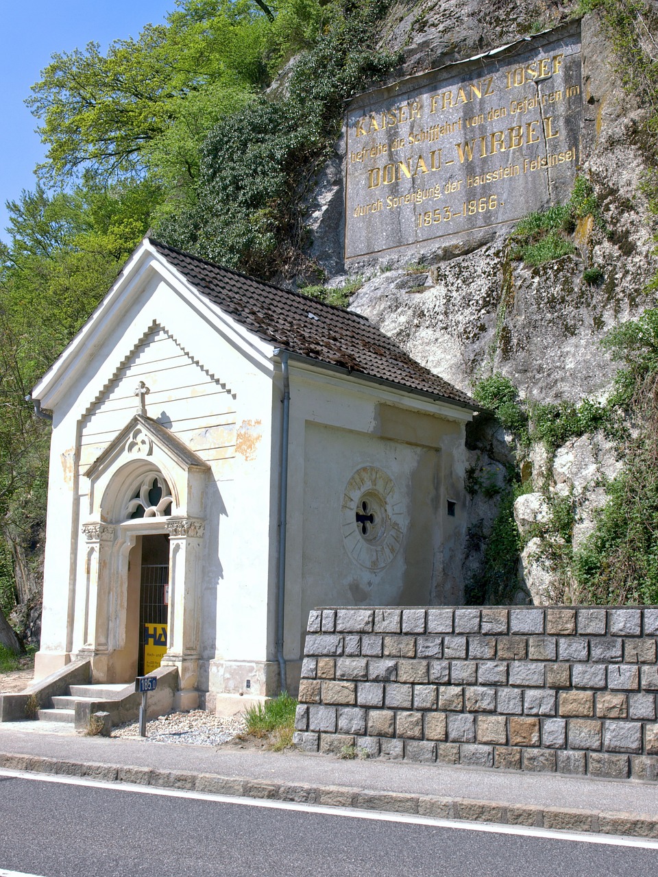 haussteinkapelle st nikola memorial free photo