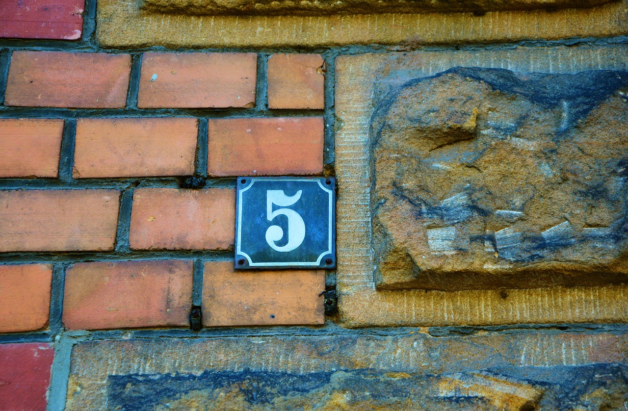 hauswand  house number  wall free photo
