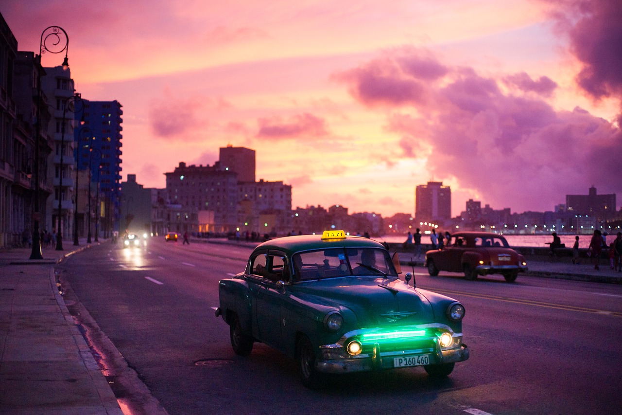 havana car night free photo