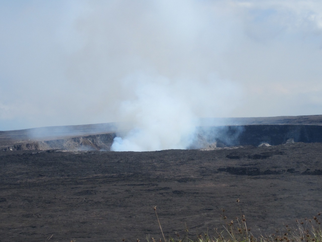 hawaii volcano crater free photo